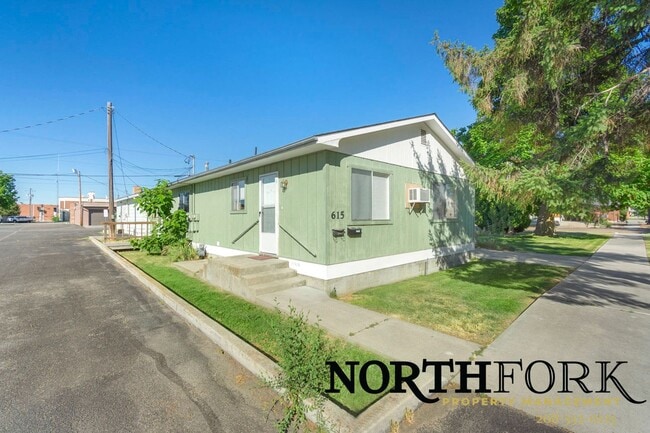 Building Photo - 615 Dearborn St Unit #1