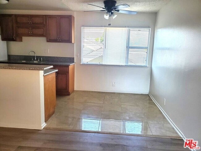 Building Photo - 1819 S Gramercy Pl Unit #306 Rental