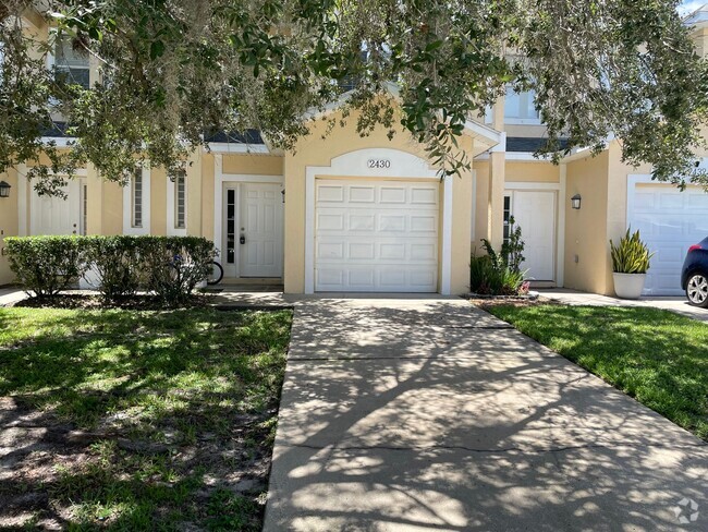 Building Photo - 3 Bedroom, 2.5 Bath Townhome in Kissimmee!