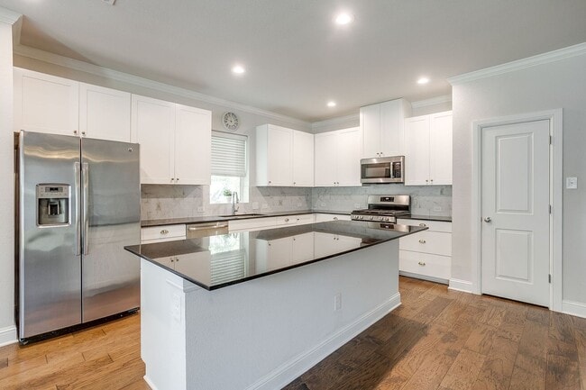 Photo - Amazing Student Housing- 4 Bed, 2 Bath Hom...