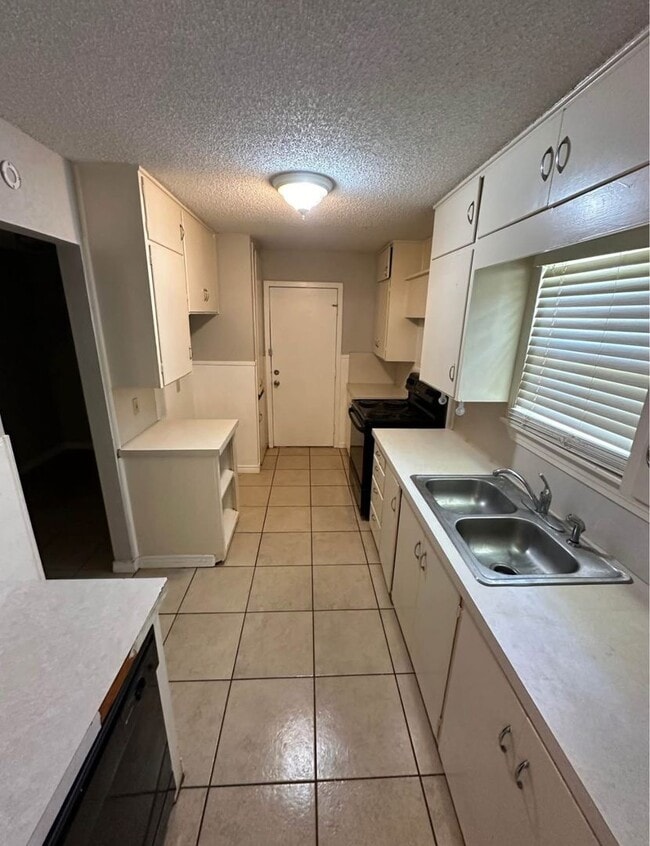 Photo - Cute 4 bedroom, 2 bath home with a carport and a big back yard!