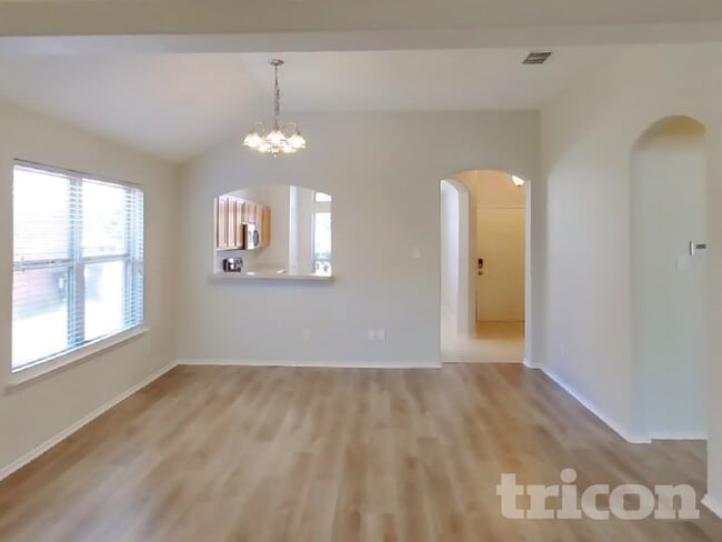 Photo - 304 Sardius Blvd
