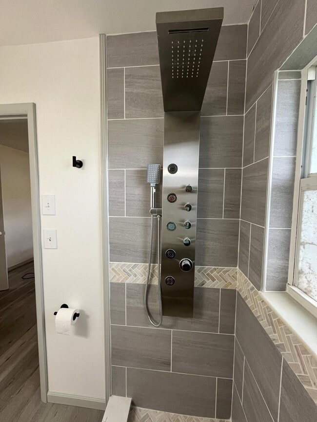 Tile shower - 618 NE 11th St