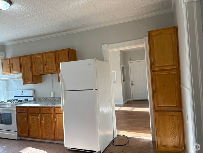 Building Photo - 195 Russ St Unit 3 (third floor) Rental