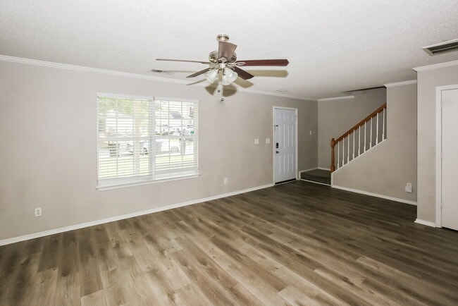 3079 Champion Ln SW