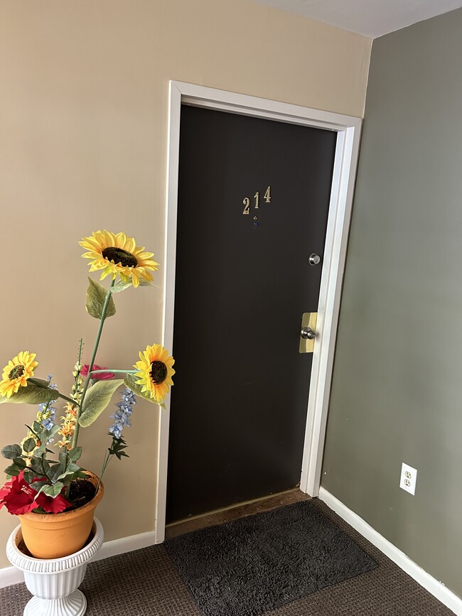 Building Photo - 175 Mill Pond Rd Unit 214