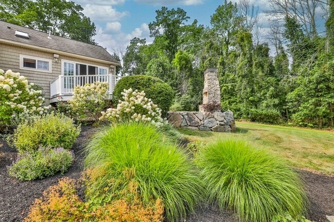 24 Browns Ln