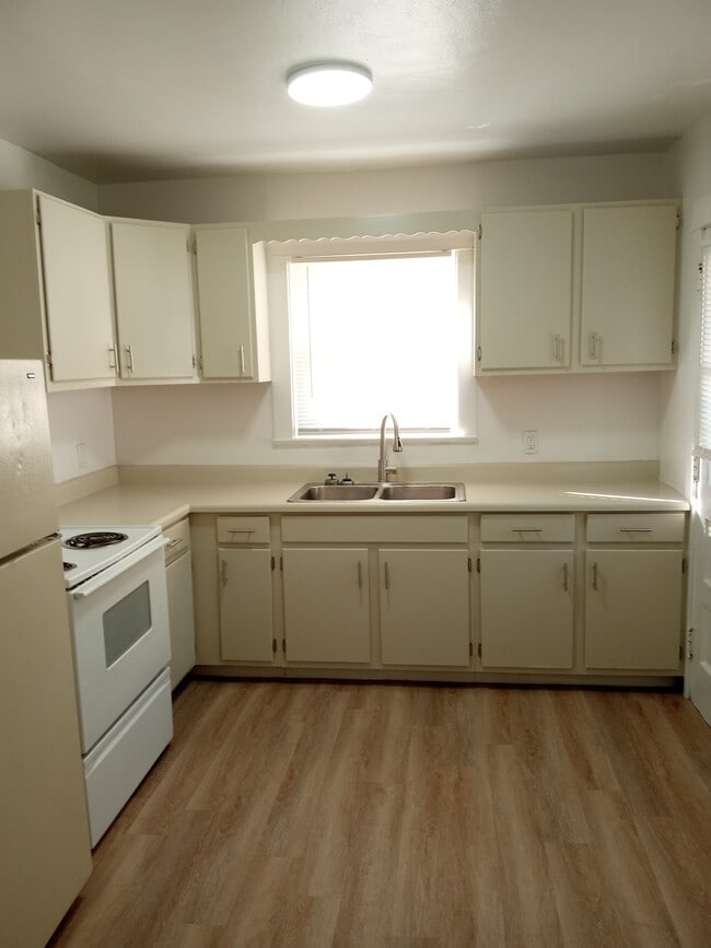 Cocina - 2815 Kingston Ave