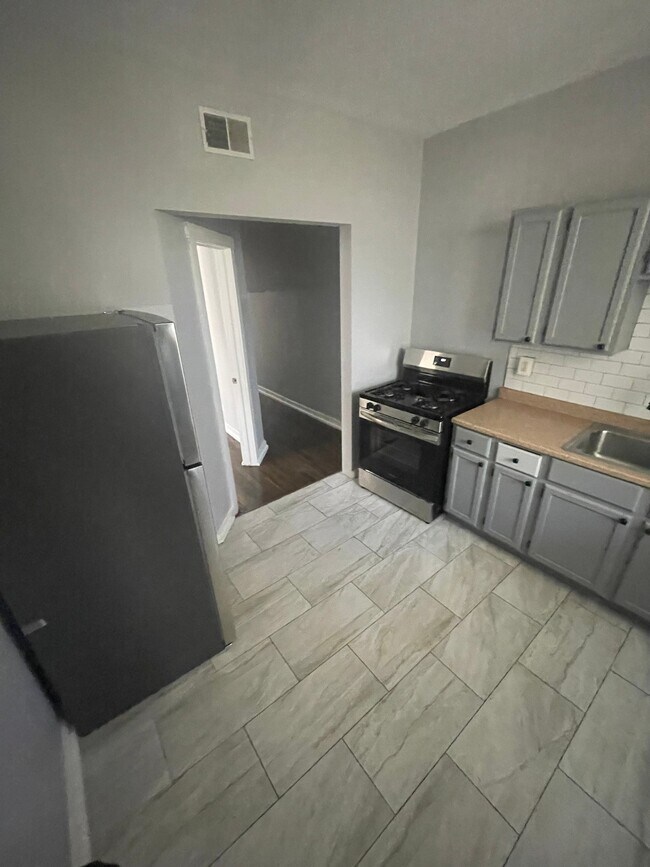 Photo - 2118 E 68th St Unidad 1