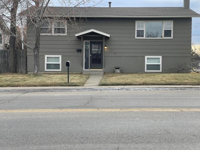 Building Photo - 4 bedroom in Billings MT 59102 Rental