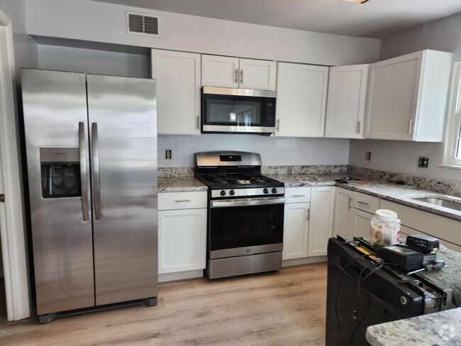 Building Photo - 4 Bedroom 3.5 Bath Townhome in Woodbridge, VA