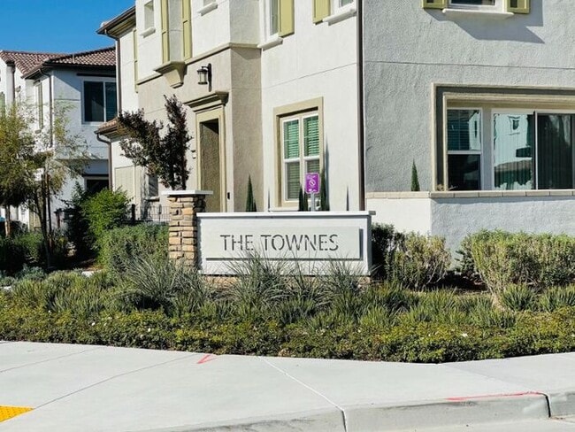 Photo - 30316 Town Square Dr Unit 1