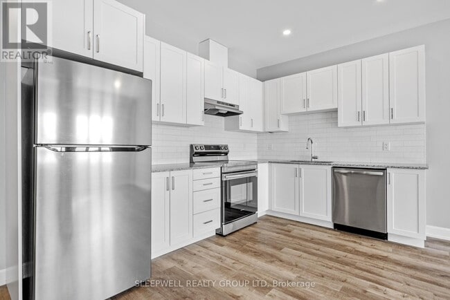 Photo - 979 N Russell Rd Unité 206