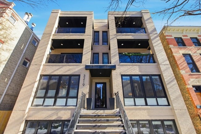 Building Photo - 3219 N Seminary Ave Unit 1S