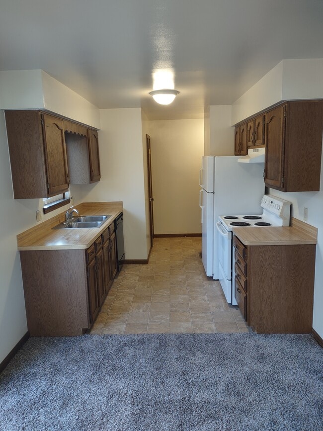 Kitchen on main floor - 3810 Gettysburg St