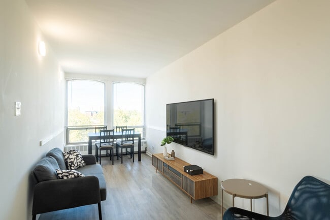 Photo - 1401 E 55th St