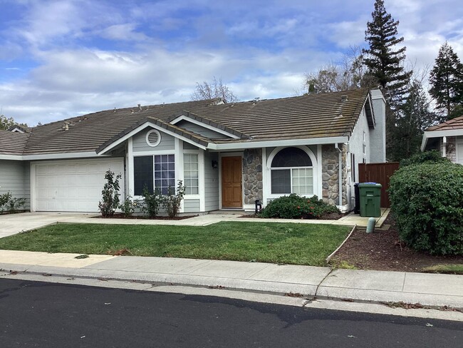 3 Bedroom Home in Elk Grove - 3 Bedroom Home in Elk Grove
