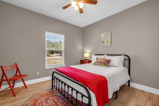 Photo - 113 Winding Oak Dr