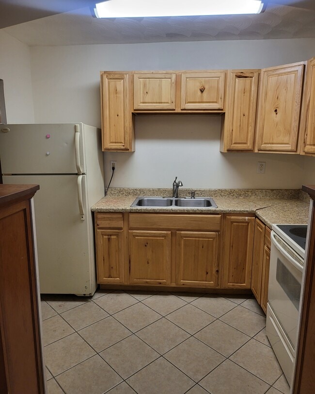 Building Photo - 2671 N Main St Unit 2