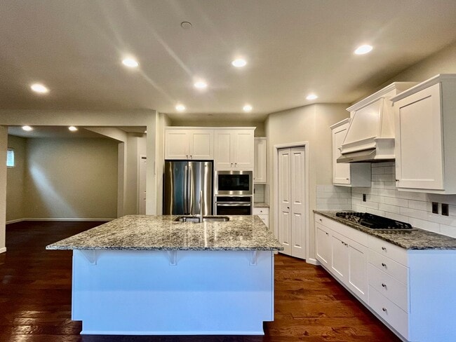 Photo - Spacious 5-Bedroom Home for Rent in Kenmore