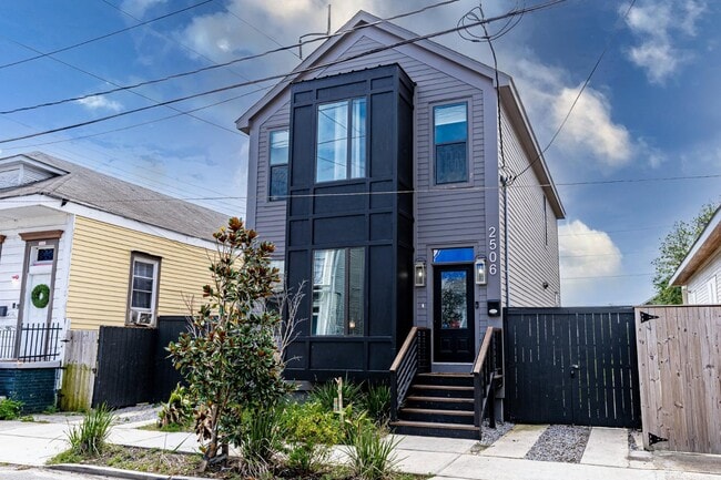 2504 Dumaine St