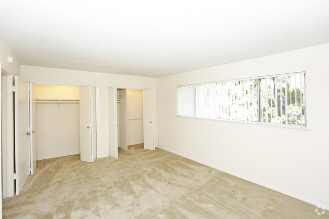 Fullerton Townhouse Apartments