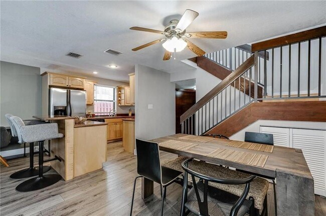 Photo - 2530 NE 9th St