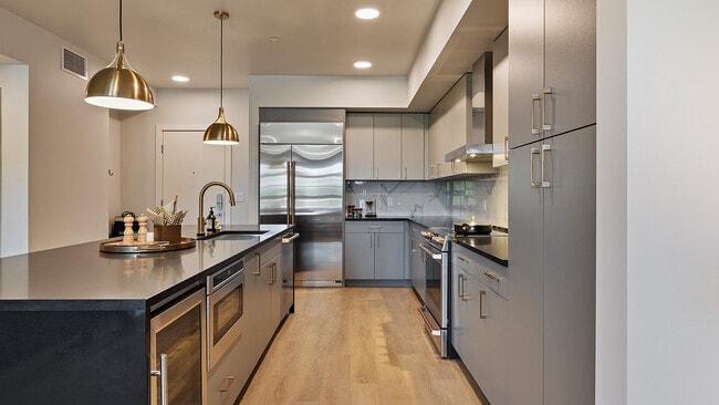Modern kitchen with sleek finishes in the Jade model