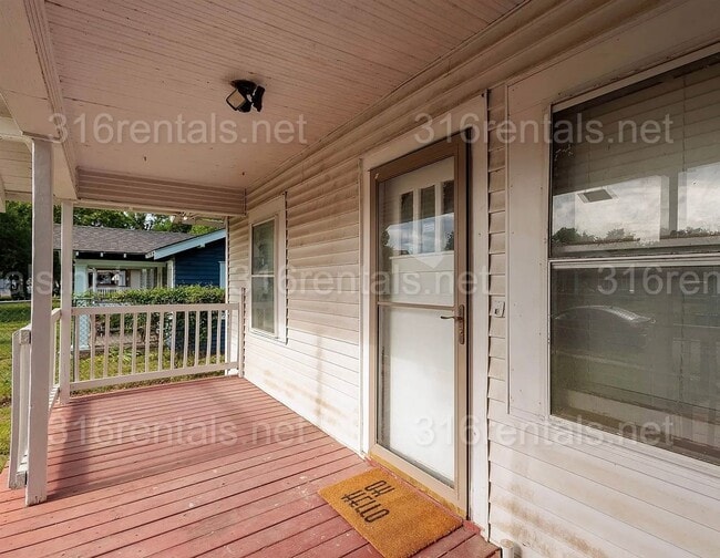 Photo - $915 - 2 bedroom / 1 bathroom - Single Fam...