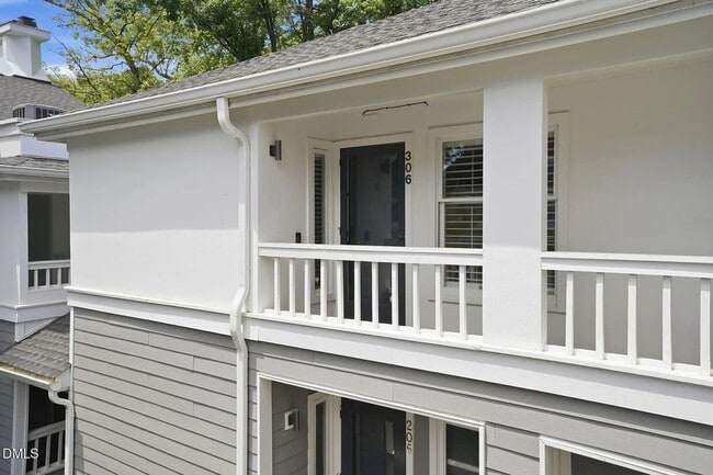 Photo - 700 Bishops Park Dr