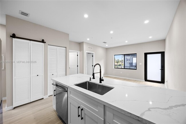 Building Photo - 630 NE 166th St Unit 3