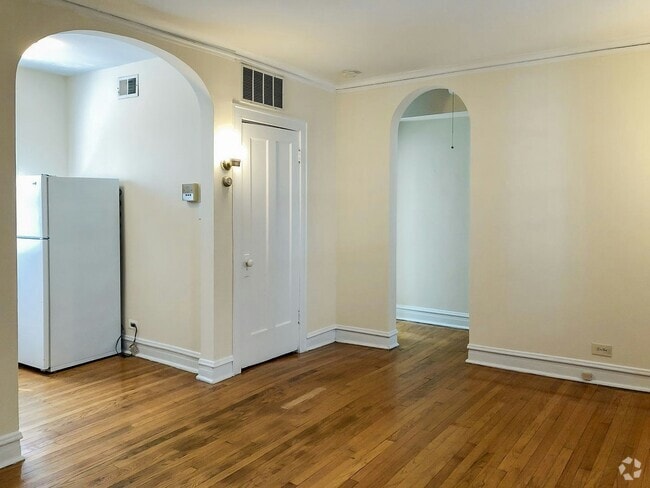 Building Photo - 3618 N Marshfield Ave Unit 1B Rental