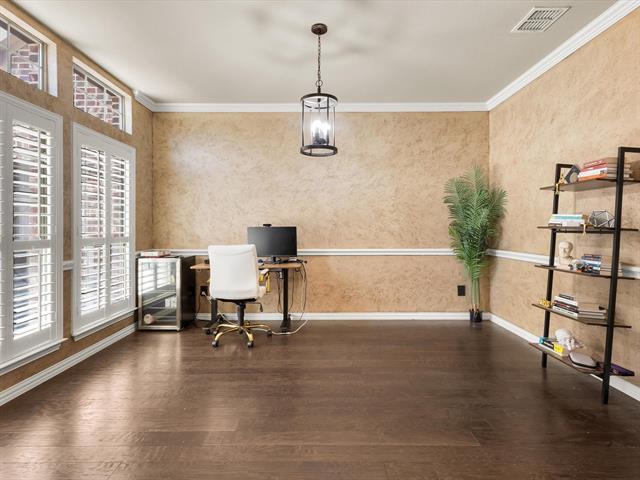 Photo - 214 Crestbrook Dr