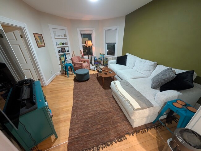 Building Photo - 578 Main St Unit Apt. 2