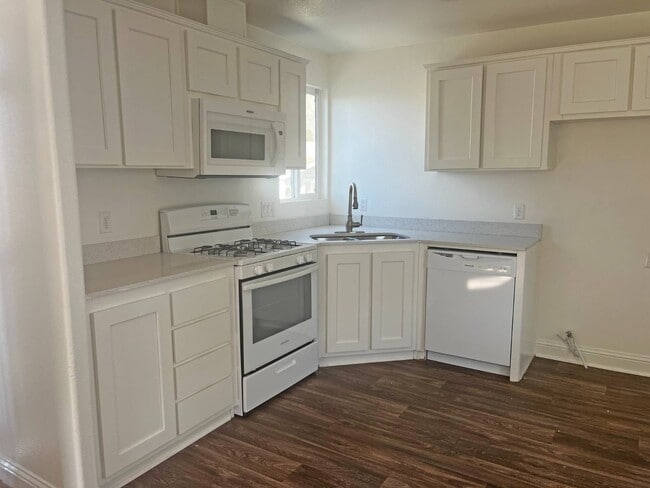 Photo - 21100 State St