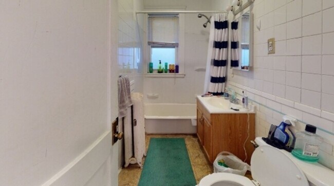 Photo - 4 Bed 2 Bath with Washer and Dryer in Unit