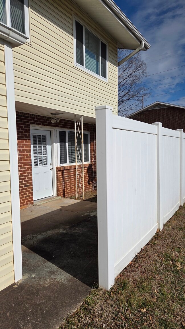 Photo - 2337 Champion Ct