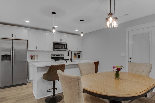 Photo - 1122 Johnson St