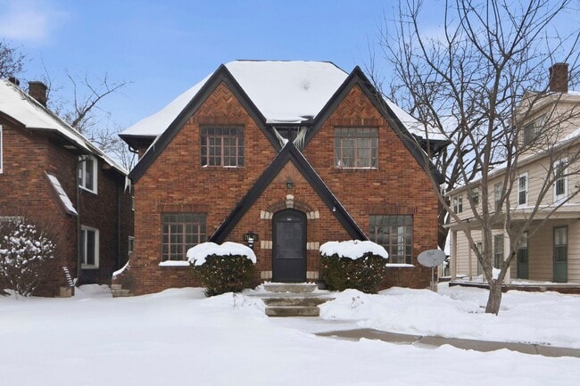 Building Photo - 714-716 Packard Ave Unit 714 Packard Ave