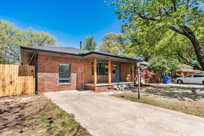 Photo - 1527 Camden Way