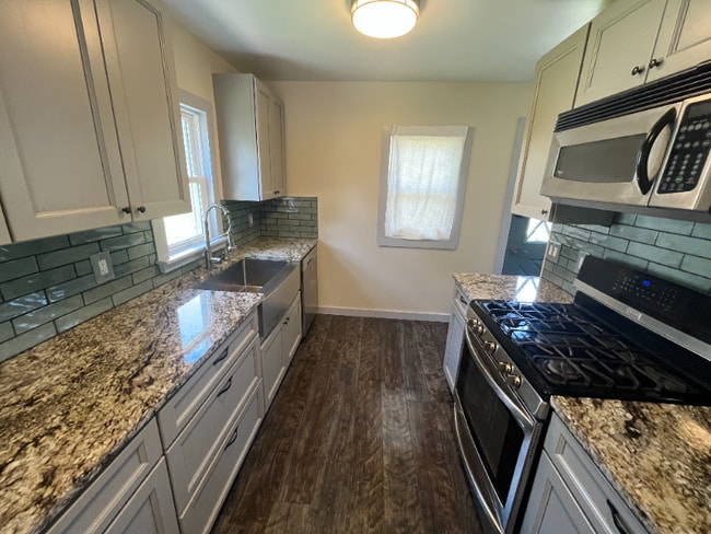 Building Photo - 882 Weeks Ave SE Rental