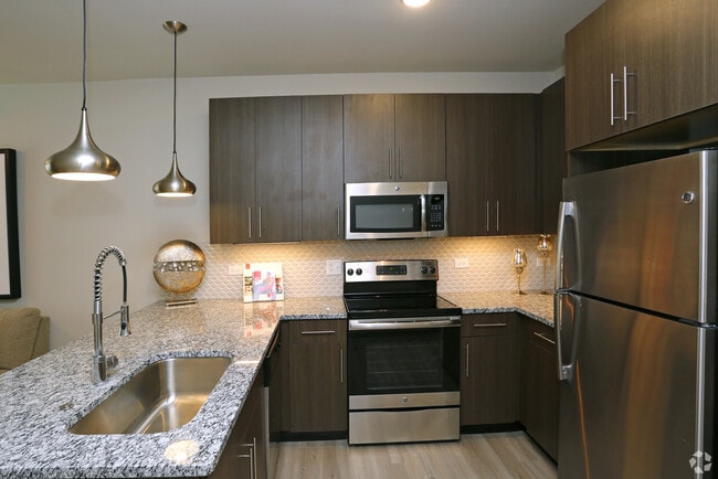 Photo - 700 E Algonquin Rd