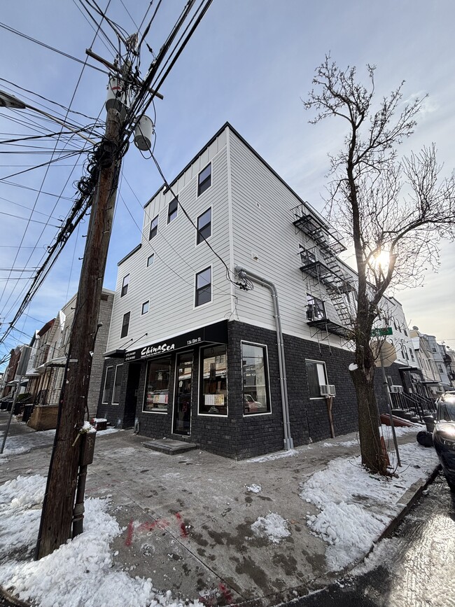 Building Photo - 130 Elm St