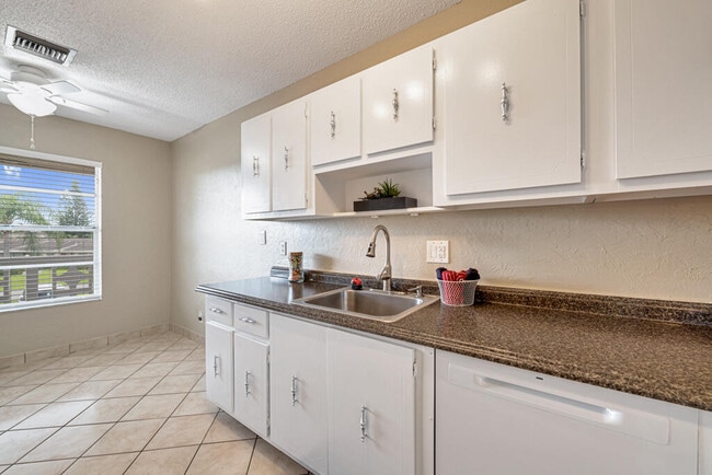 Photo - 2411 Papaya Dr Unidad 202