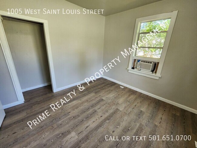 Photo - 1005 W St Louis St