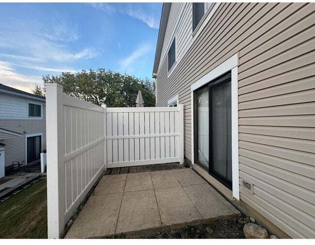 Photo - 1687 Cornell Dr