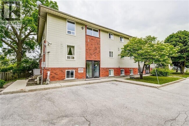 Photo - 119 Cedar St S Unité 8