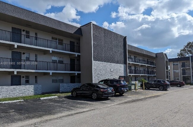 Building Photo - 8020 N Colony Cir Unit 101