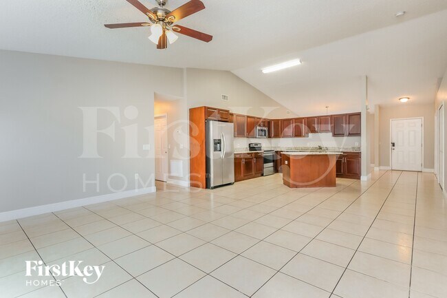 Photo - 2421 Regent Way