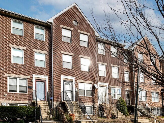 Building Photo - 1319 Belmont St NW